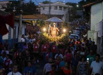 Fé mantém Festa de Santa Luzia viva: 50 mil pessoas passam pela cidade